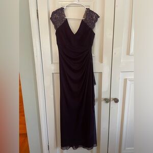 Size 4 XSCAPE Plum Lace Sleeve Chiffon Gown Like New